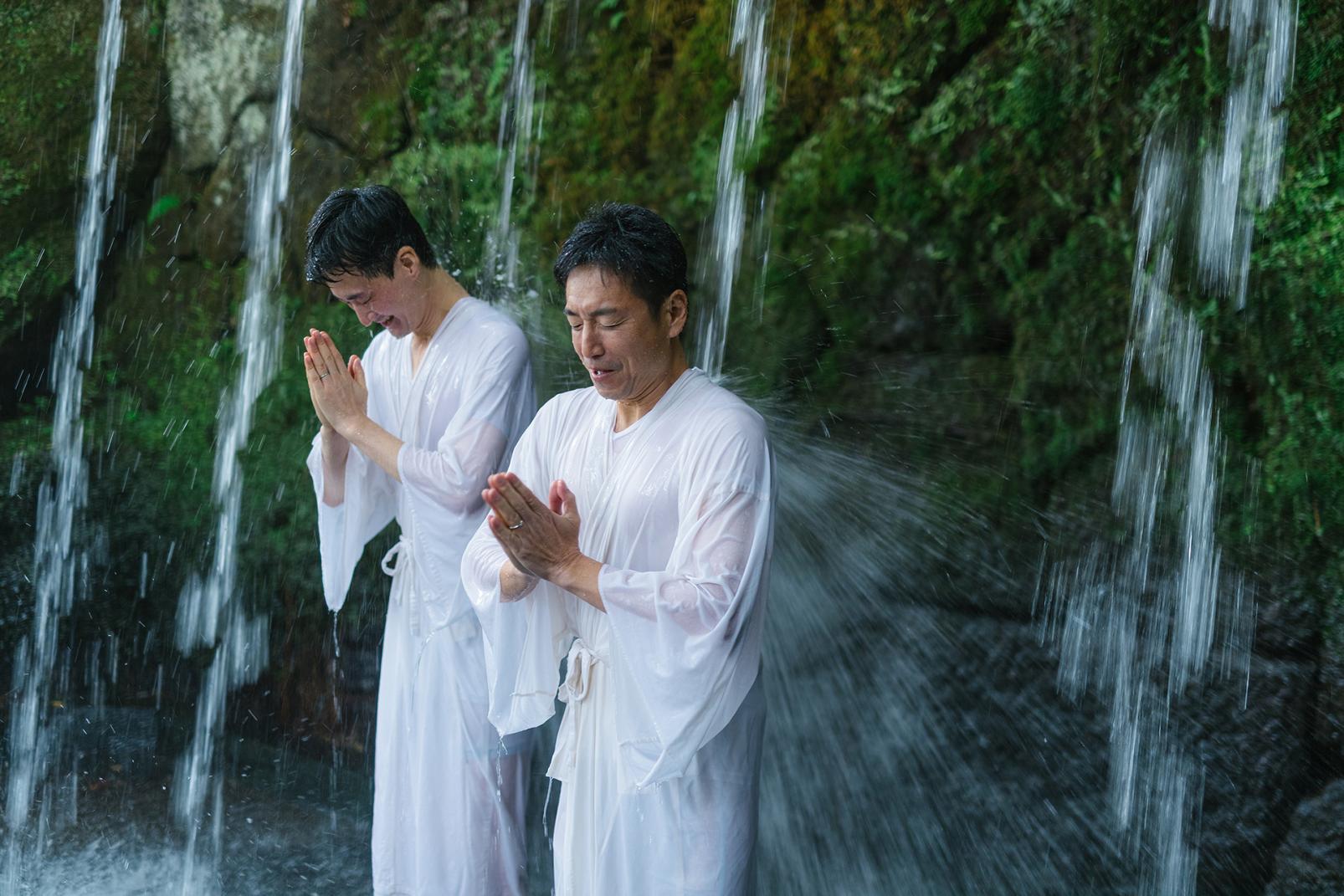 Takigyo - thiền định dưới thác nước takigyo
